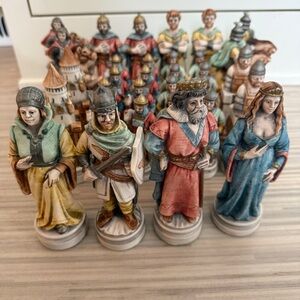 Vintage Nigri Scacchi Battle of Camelot Chess Set Excellent Condition